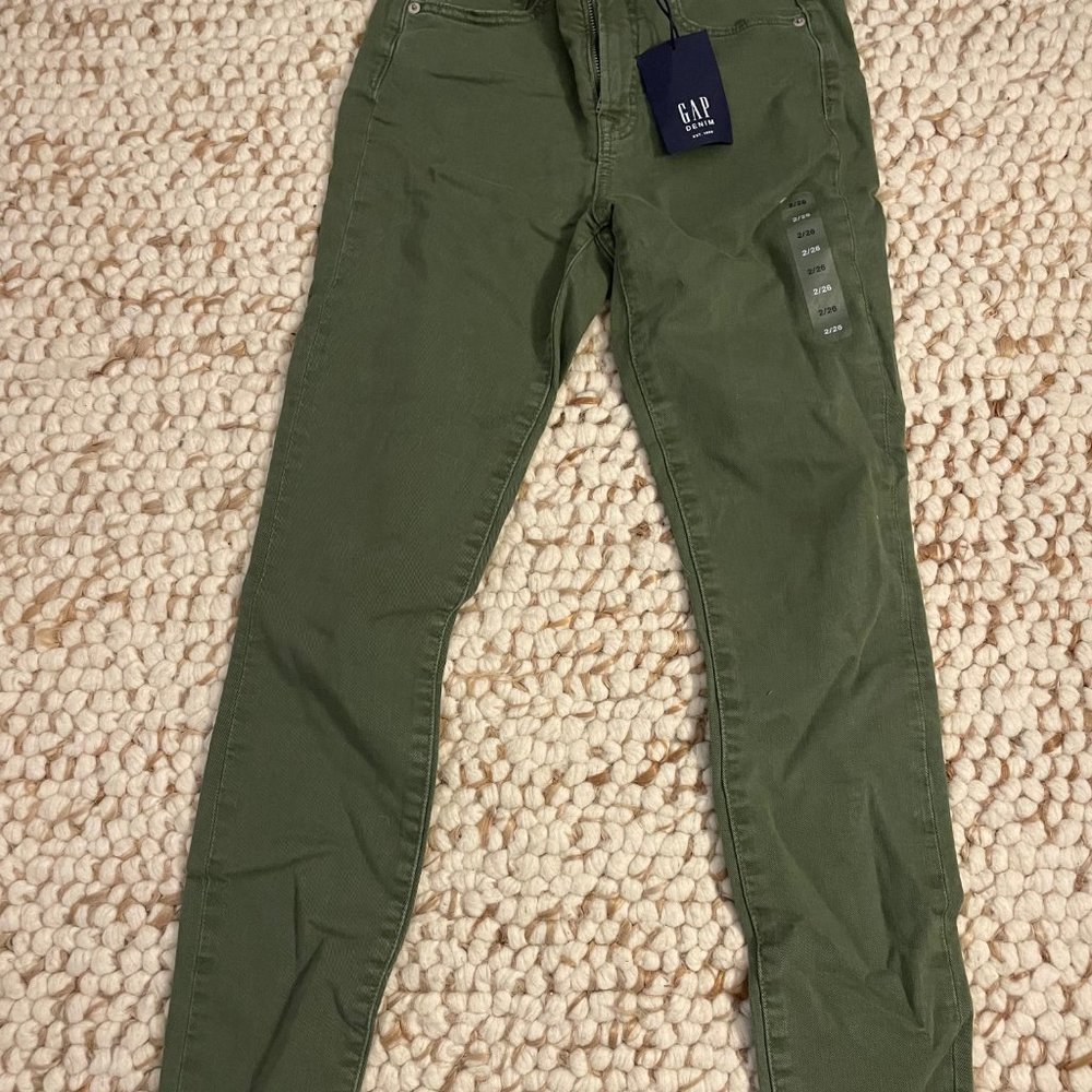 Gap True Skinny army green pants